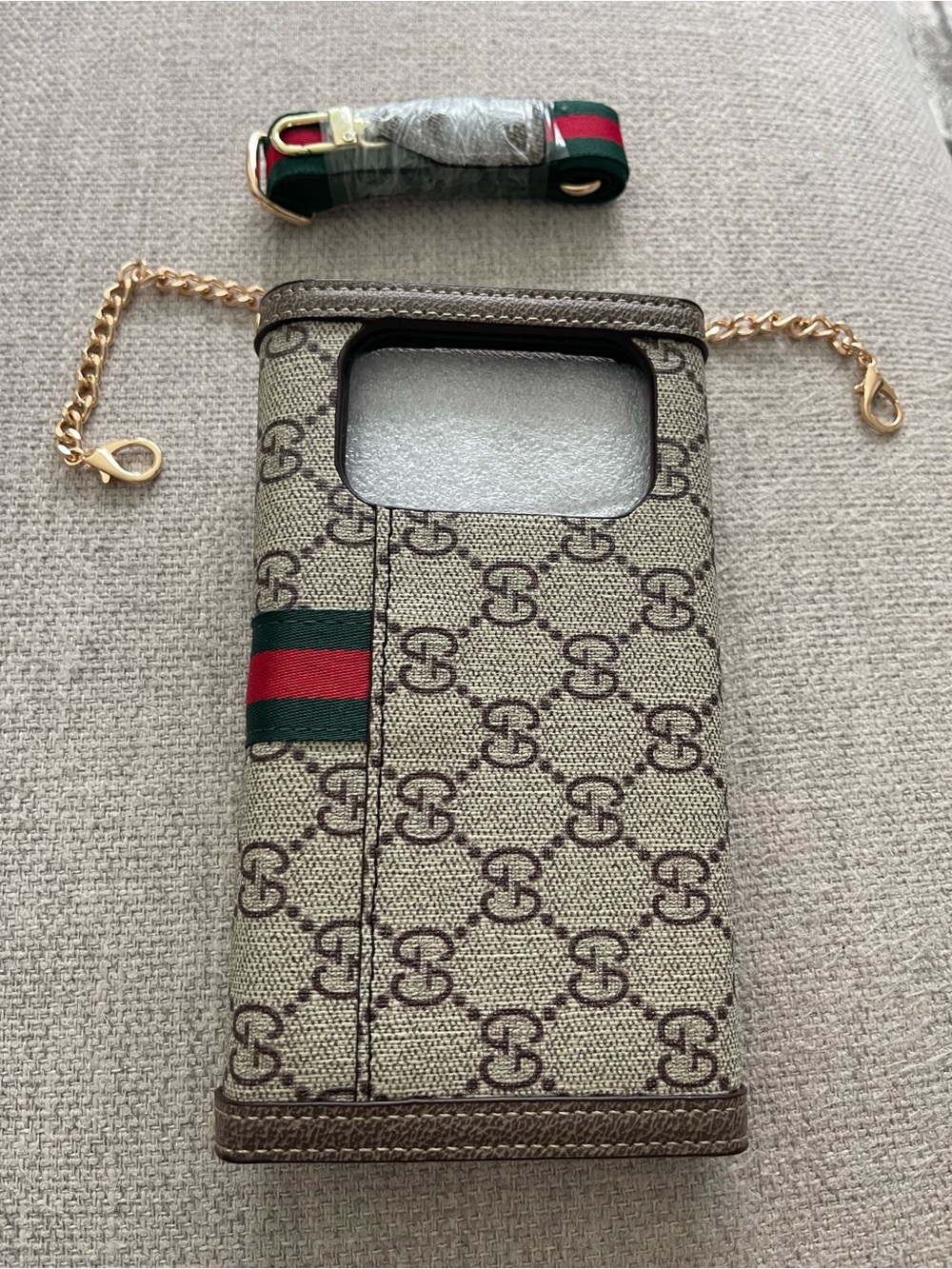 iPhone 17 Pro GG Supreme Crossbody Wallet with Green-Red Web and Gold Hardware - Picture 3 of 4